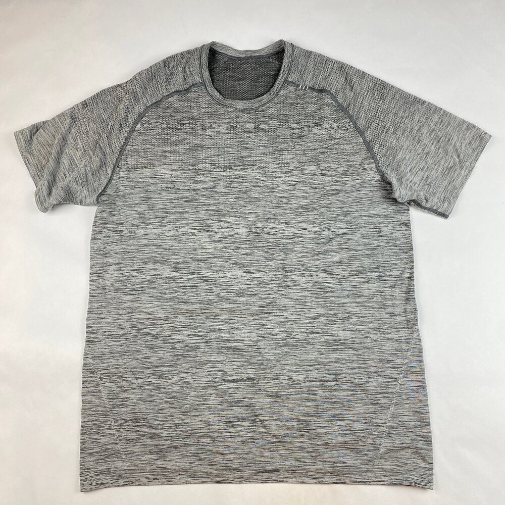 Lululemon Men's Metal Vent Shirt Size Large Gray